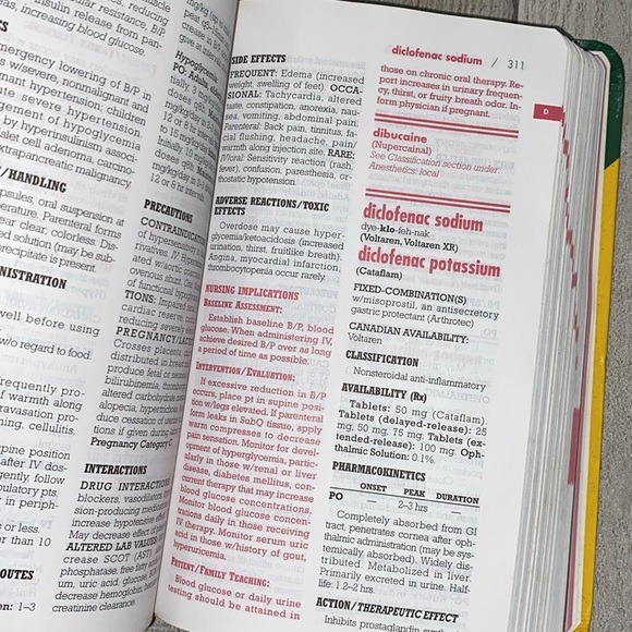 SAUNDERS Nursing Drug handbook 2000 - Picture 11 of 15